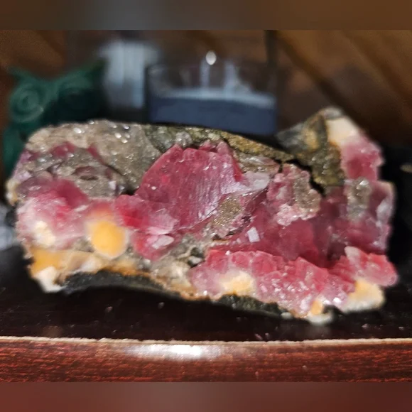 Moldy Raspberry Red Calcite Original Pocket - Picture 3 of 10